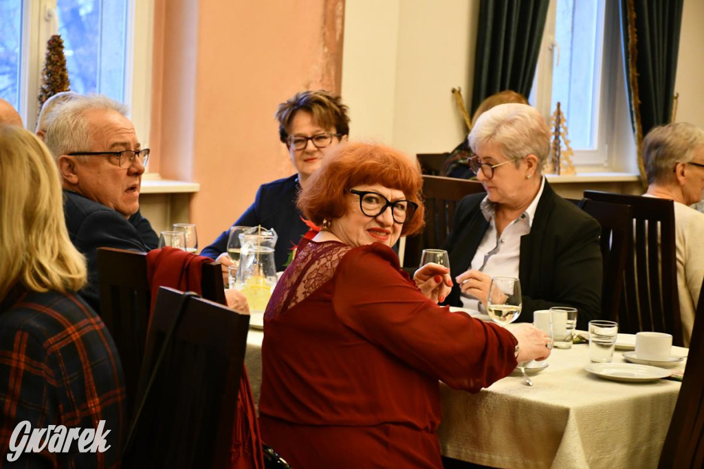 Urodziny członków UTW. Seniorzy świętowali w pałacu