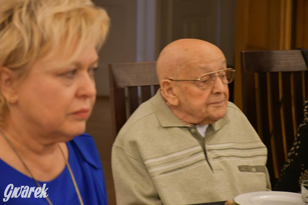 Urodziny członków UTW. Seniorzy świętowali w pałacu