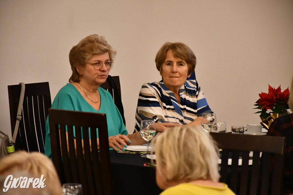 Urodziny członków UTW. Seniorzy świętowali w pałacu