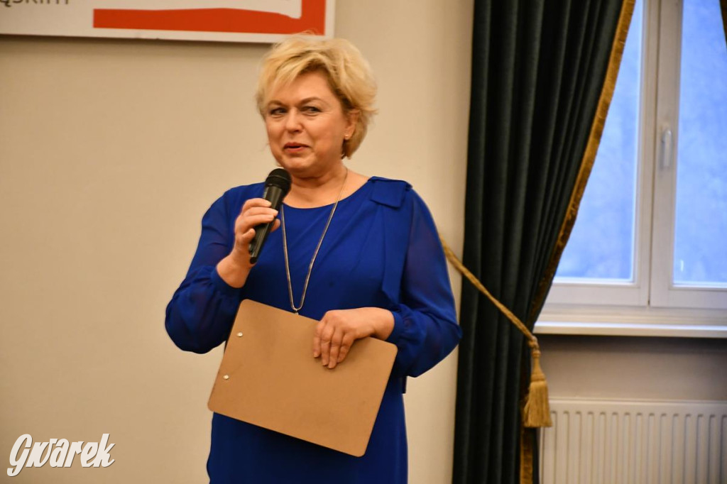 Urodziny członków UTW. Seniorzy świętowali w pałacu