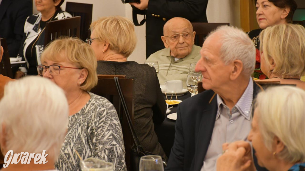 Urodziny członków UTW. Seniorzy świętowali w pałacu