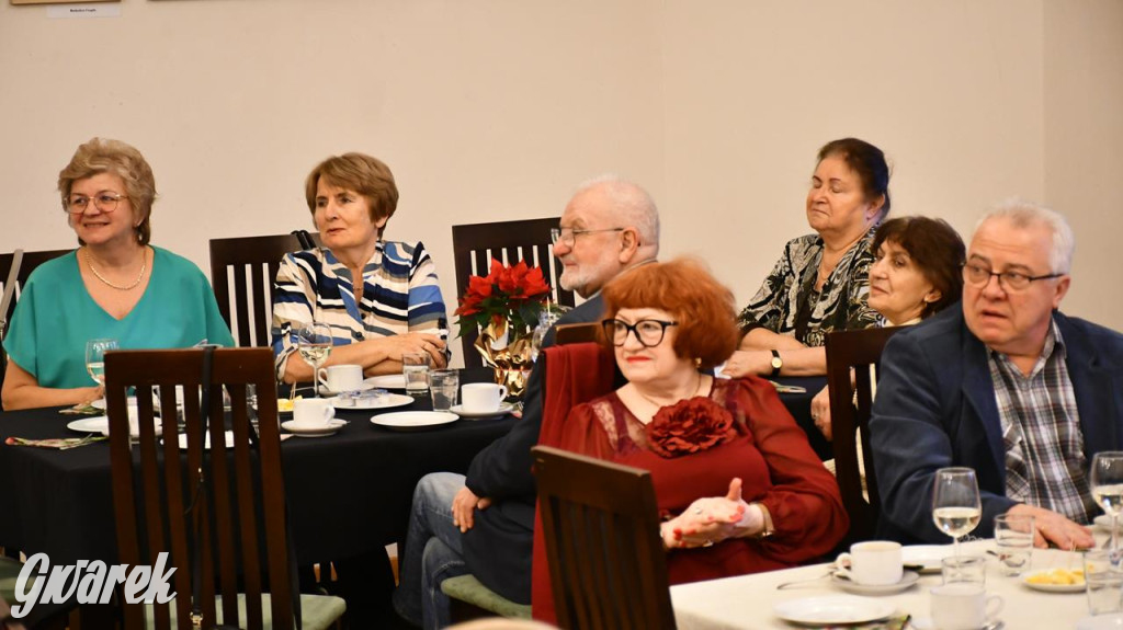 Urodziny członków UTW. Seniorzy świętowali w pałacu