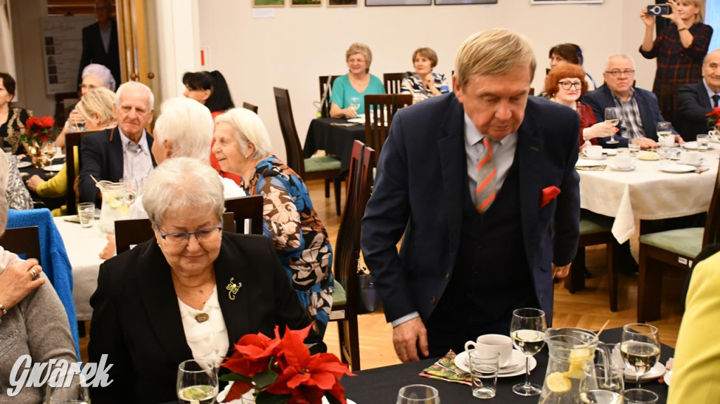 Urodziny członków UTW. Seniorzy świętowali w pałacu
