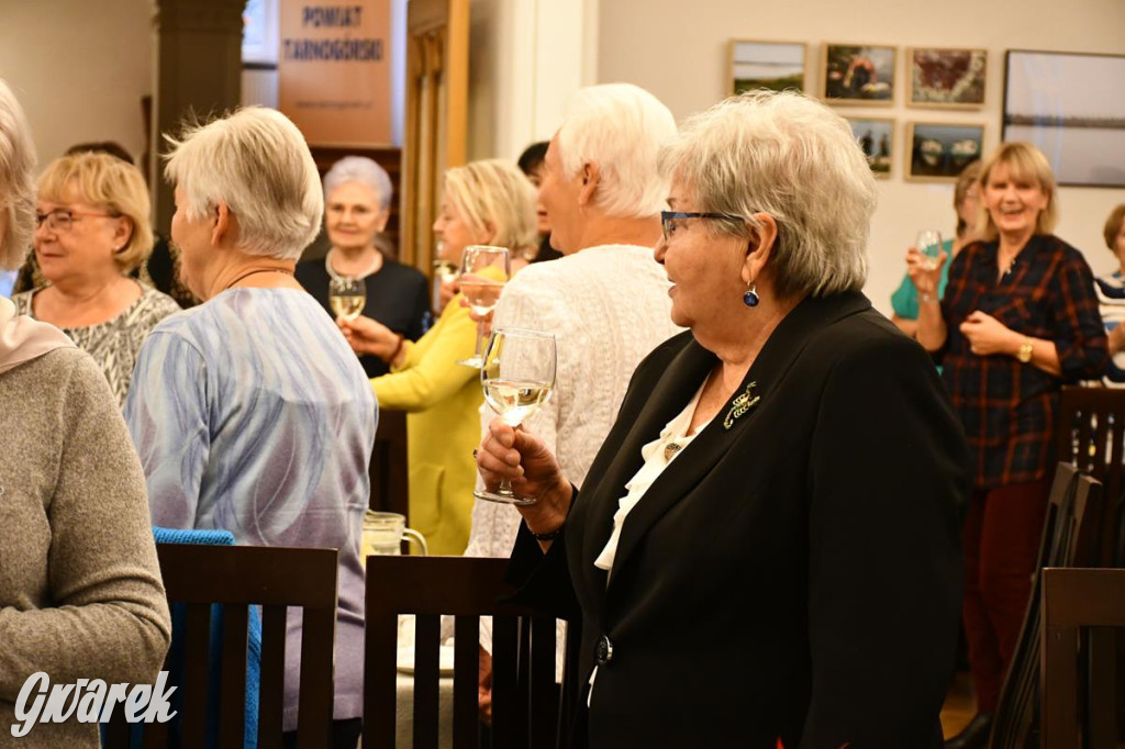 Urodziny członków UTW. Seniorzy świętowali w pałacu