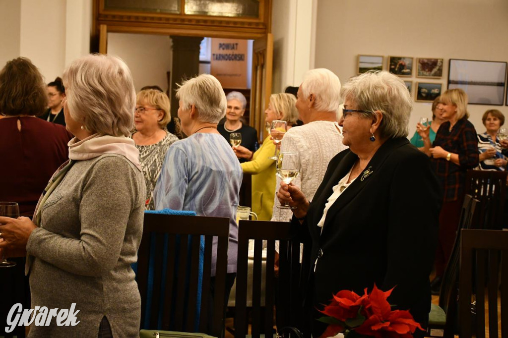 Urodziny członków UTW. Seniorzy świętowali w pałacu