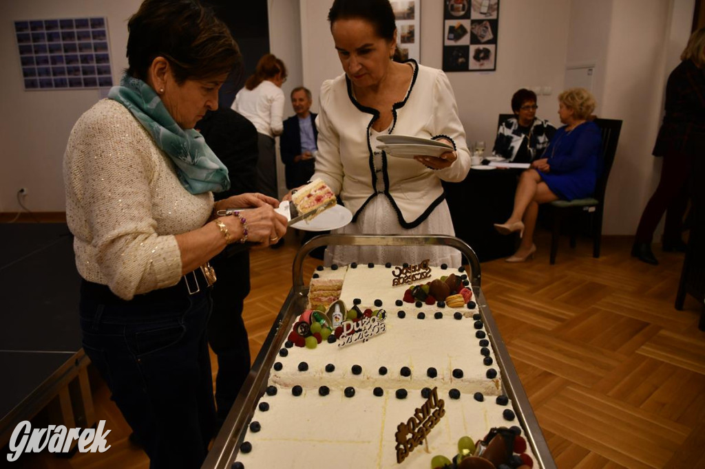 Urodziny członków UTW. Seniorzy świętowali w pałacu