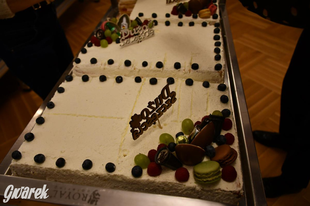 Urodziny członków UTW. Seniorzy świętowali w pałacu