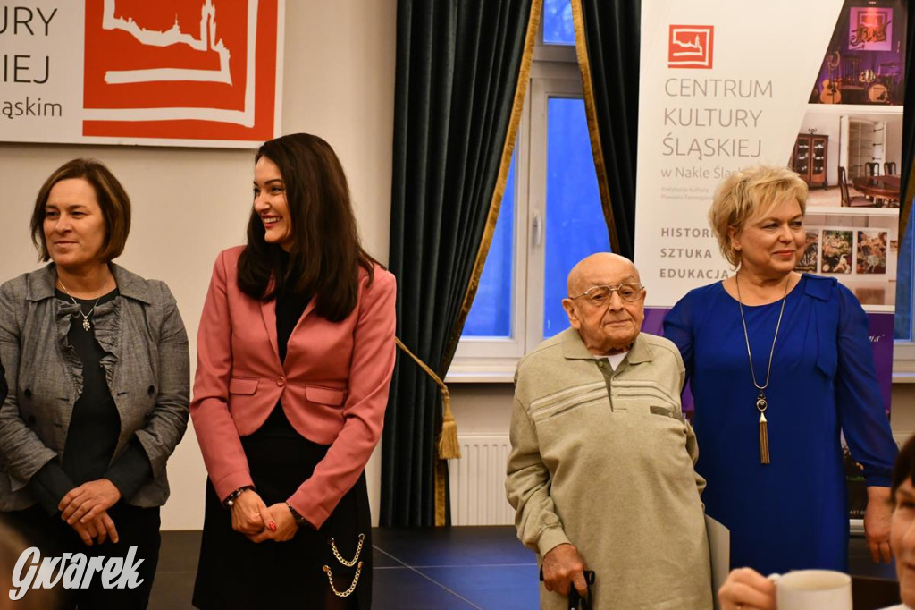 Urodziny członków UTW. Seniorzy świętowali w pałacu