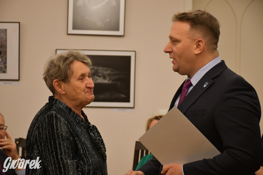 Urodziny członków UTW. Seniorzy świętowali w pałacu