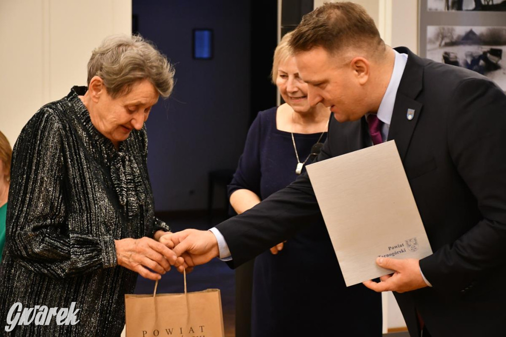 Urodziny członków UTW. Seniorzy świętowali w pałacu