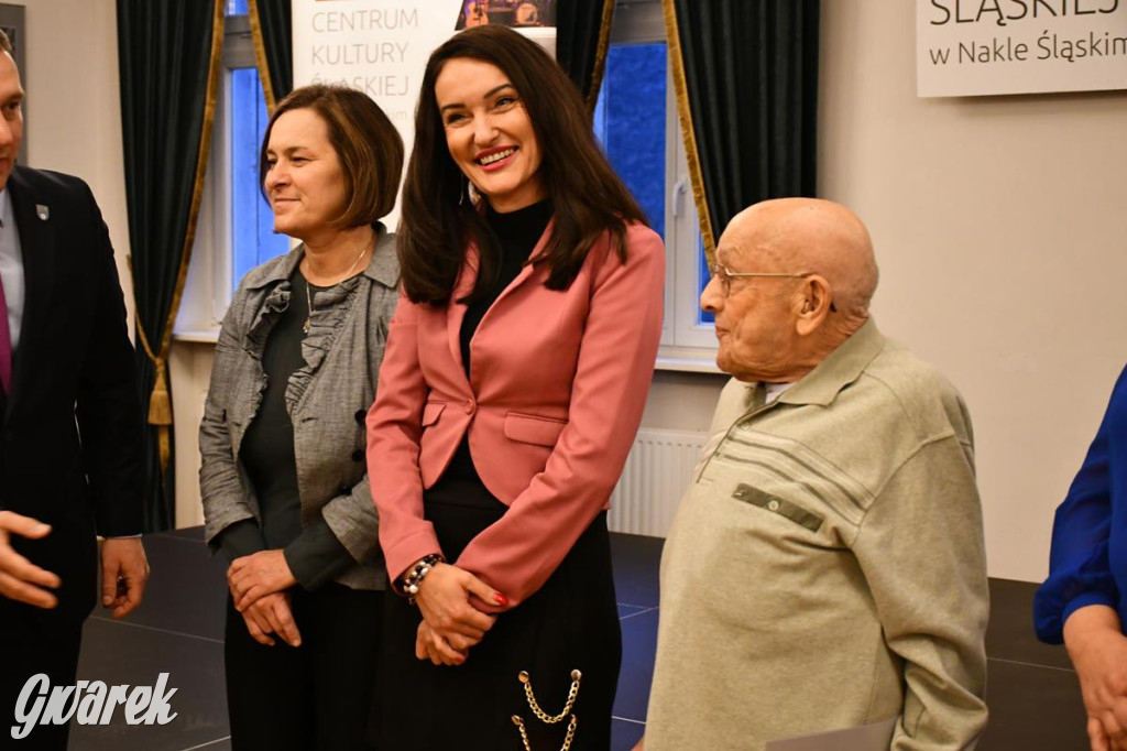 Urodziny członków UTW. Seniorzy świętowali w pałacu