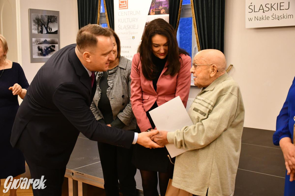 Urodziny członków UTW. Seniorzy świętowali w pałacu