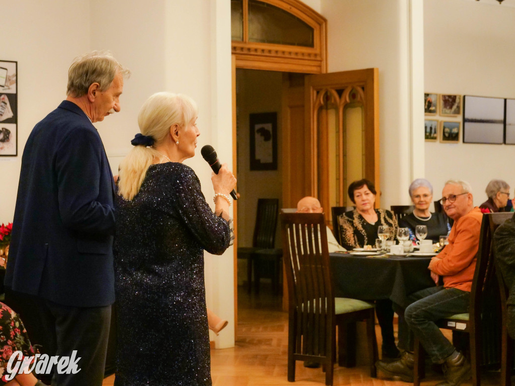 Urodziny członków UTW. Seniorzy świętowali w pałacu