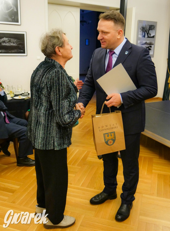 Urodziny członków UTW. Seniorzy świętowali w pałacu