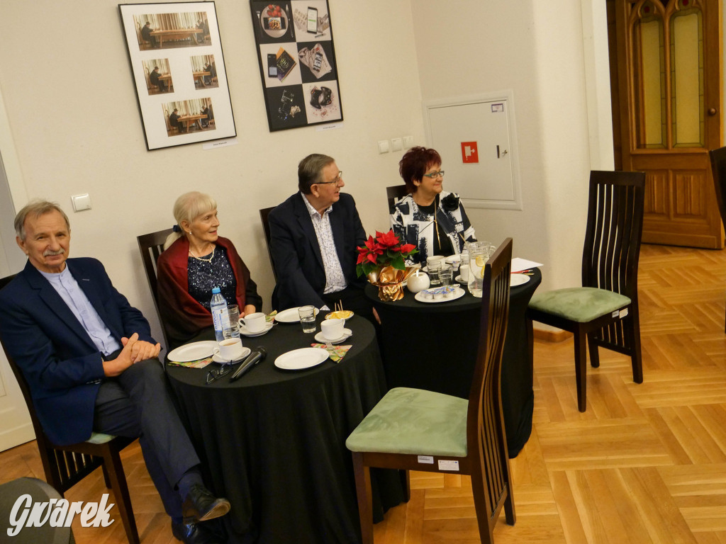 Urodziny członków UTW. Seniorzy świętowali w pałacu
