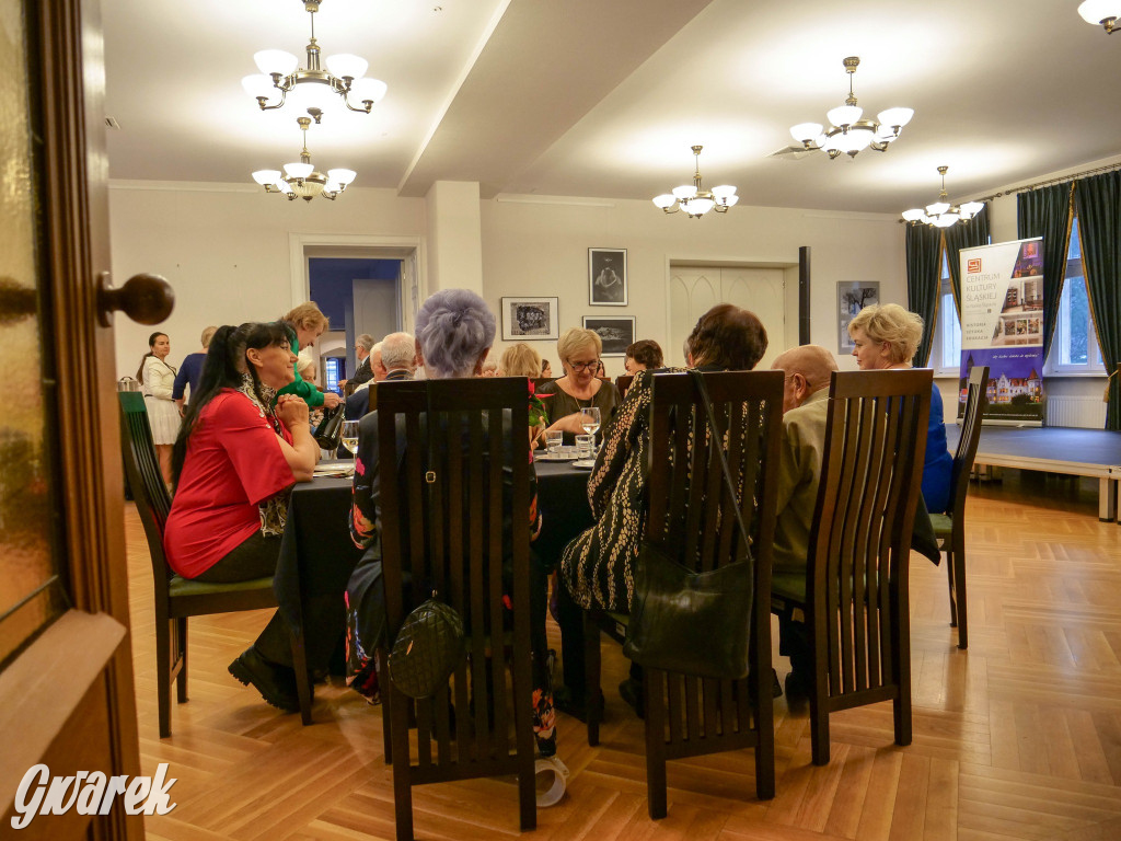 Urodziny członków UTW. Seniorzy świętowali w pałacu