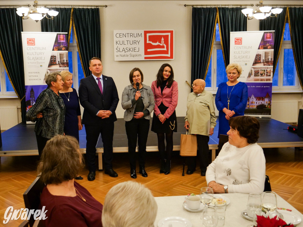 Urodziny członków UTW. Seniorzy świętowali w pałacu