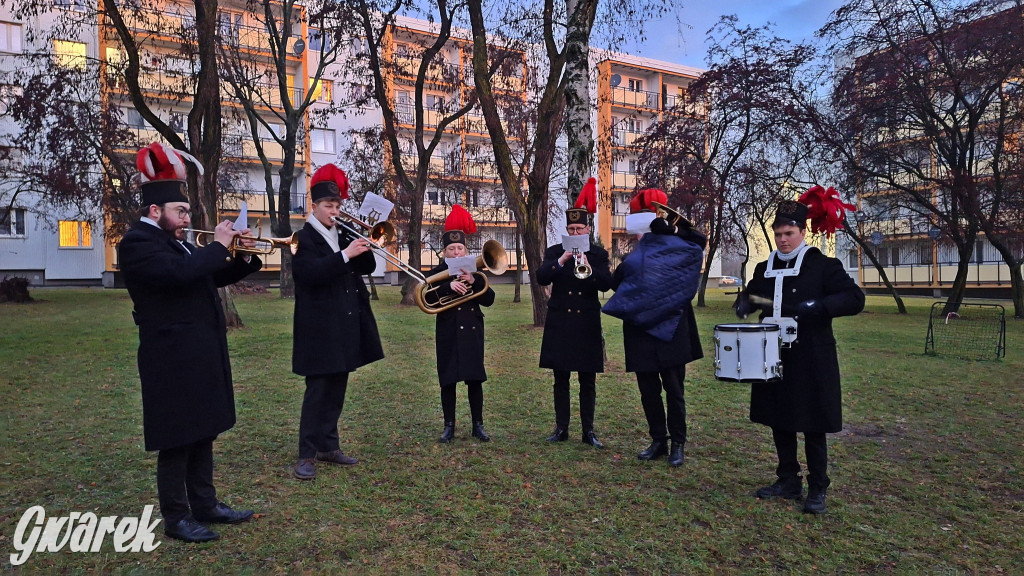 Urodziny członków UTW. Seniorzy świętowali w pałacu