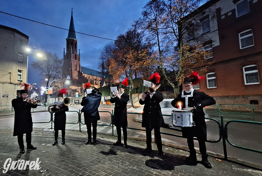 Urodziny członków UTW. Seniorzy świętowali w pałacu