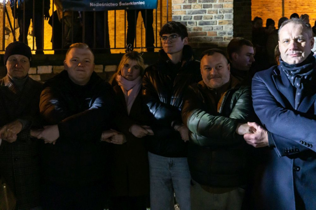 Uroczyście zapalono lampki na miejskiej choince