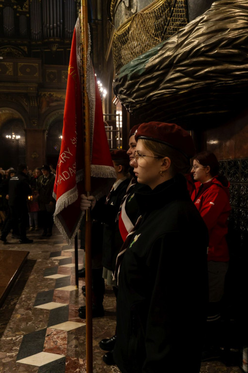 Uroczyście zapalono lampki na miejskiej choince
