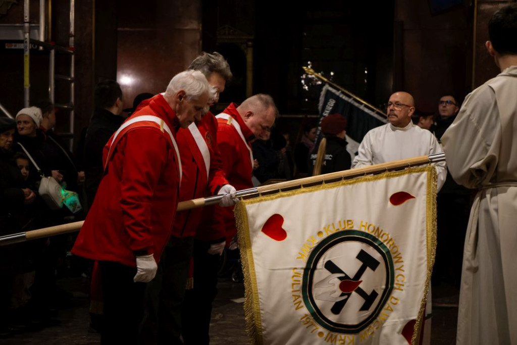 Uroczyście zapalono lampki na miejskiej choince