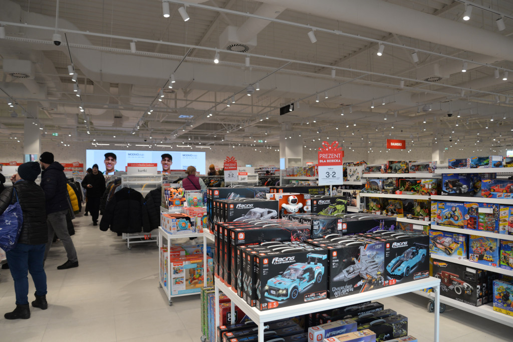 S1 na Zagórskiej. Sklepów przybywa, na parkingu ciasno