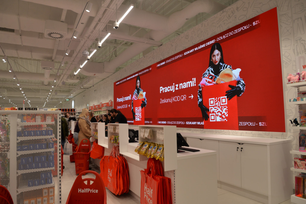 S1 na Zagórskiej. Sklepów przybywa, na parkingu ciasno