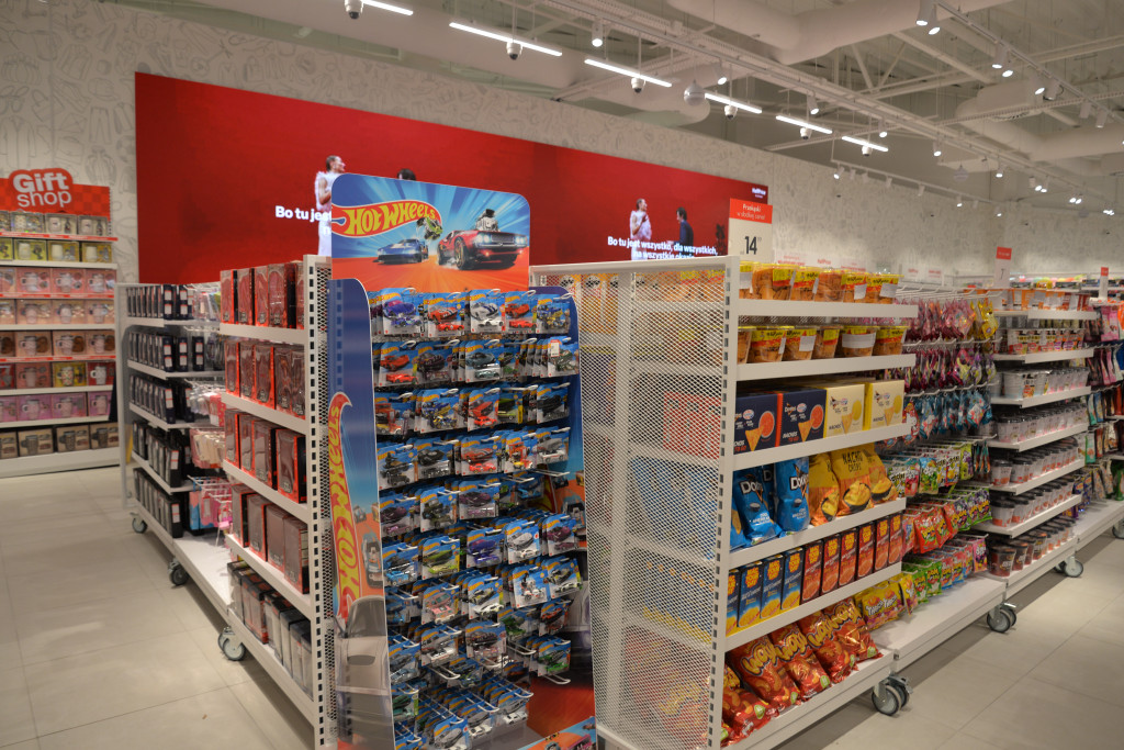 S1 na Zagórskiej. Sklepów przybywa, na parkingu ciasno