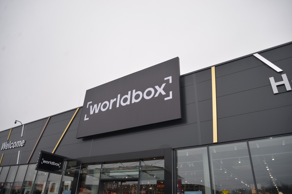 S1 na Zagórskiej. Sklepów przybywa, na parkingu ciasno