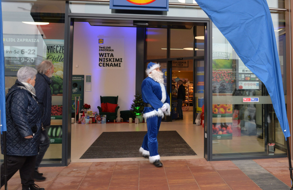 S1 na Zagórskiej. Sklepów przybywa, na parkingu ciasno