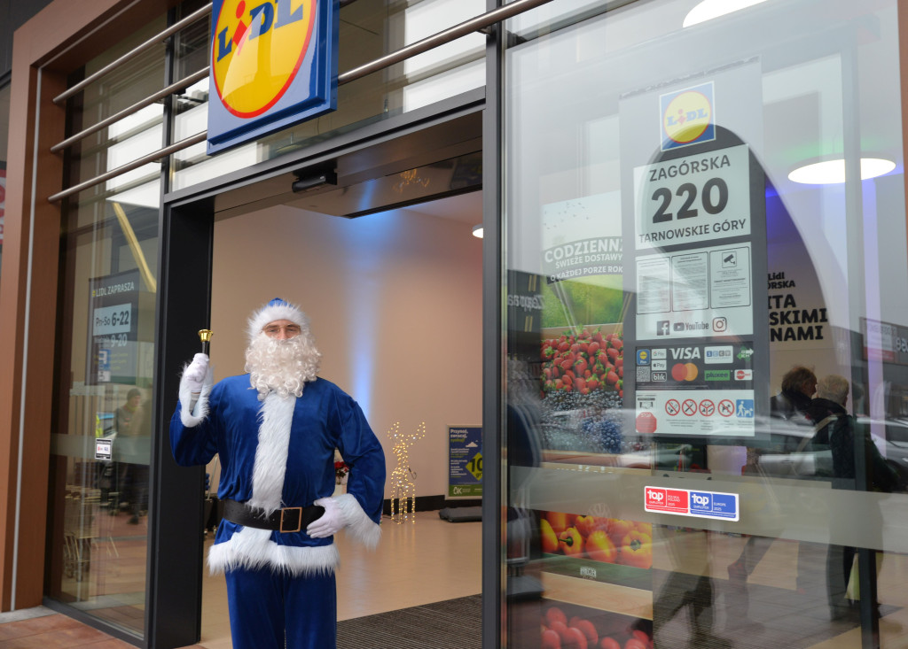 S1 na Zagórskiej. Sklepów przybywa, na parkingu ciasno