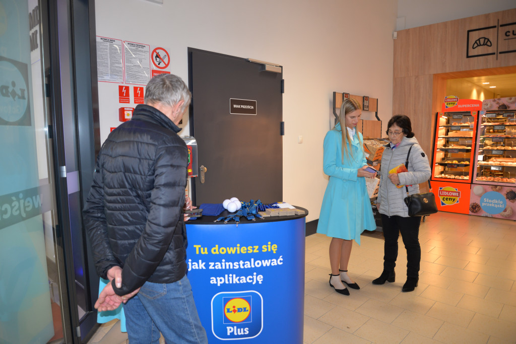 S1 na Zagórskiej. Sklepów przybywa, na parkingu ciasno