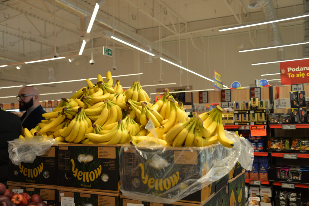 S1 na Zagórskiej. Sklepów przybywa, na parkingu ciasno