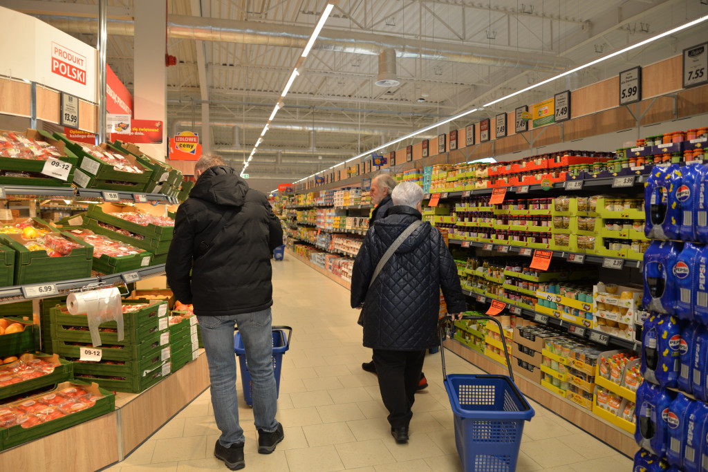 S1 na Zagórskiej. Sklepów przybywa, na parkingu ciasno
