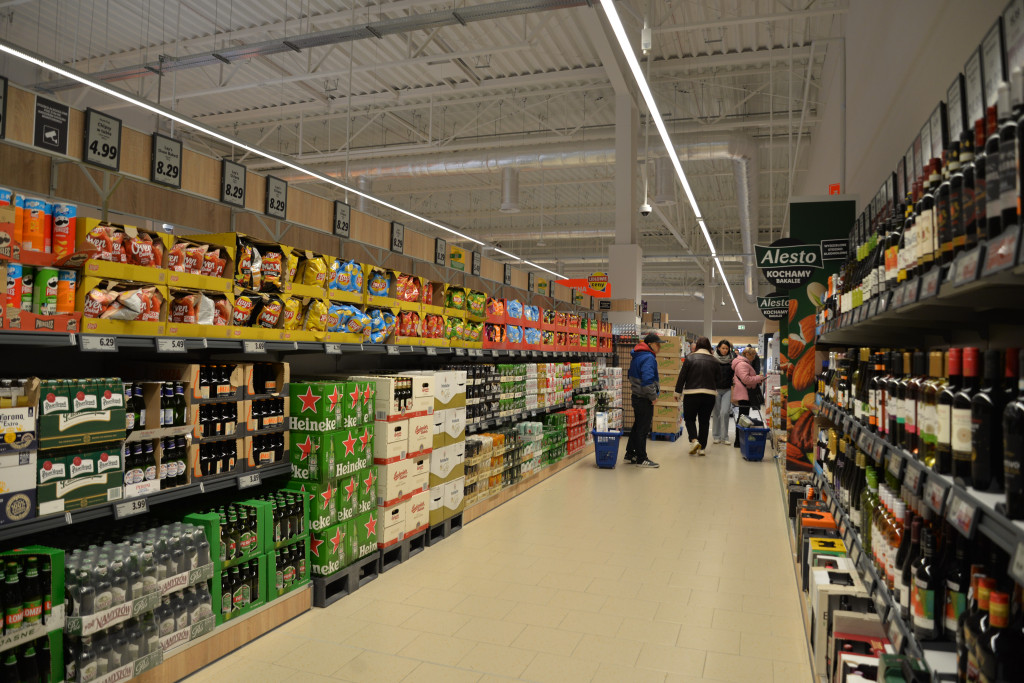 S1 na Zagórskiej. Sklepów przybywa, na parkingu ciasno