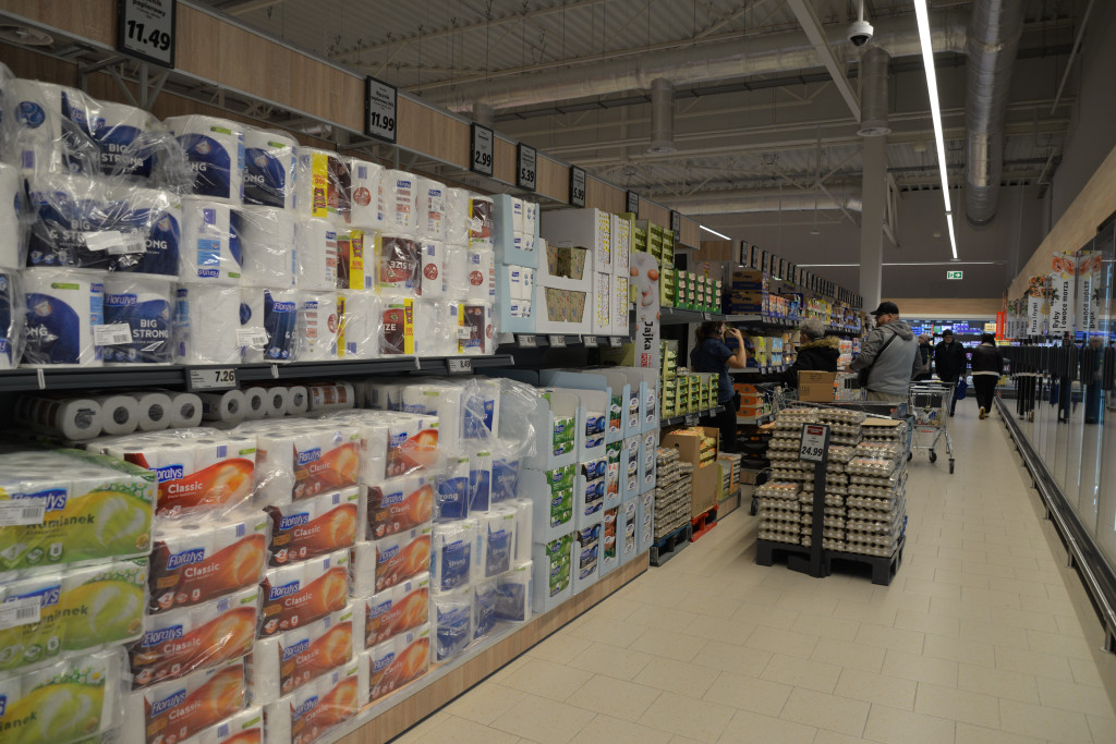 S1 na Zagórskiej. Sklepów przybywa, na parkingu ciasno