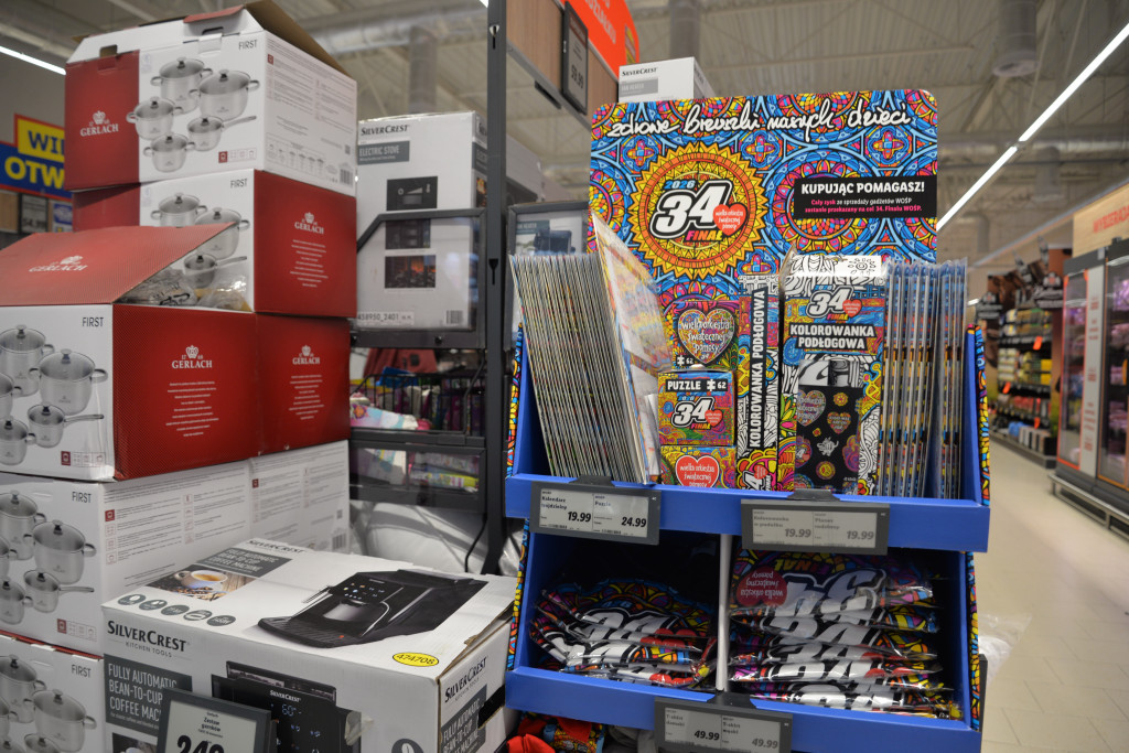 S1 na Zagórskiej. Sklepów przybywa, na parkingu ciasno