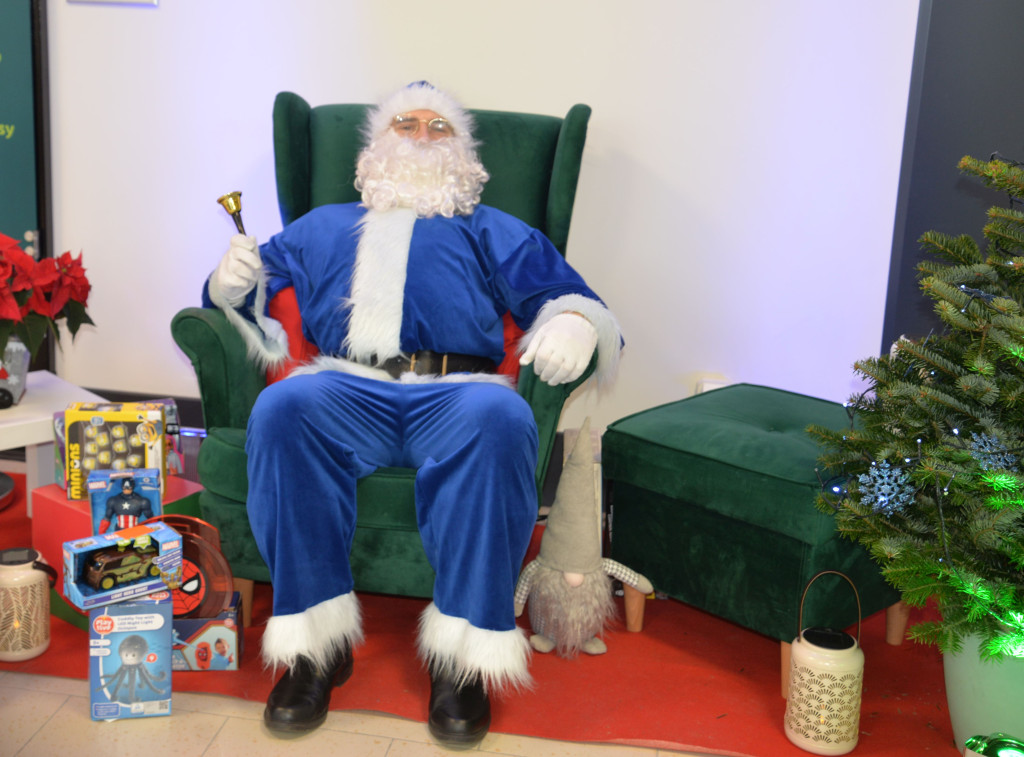 S1 na Zagórskiej. Sklepów przybywa, na parkingu ciasno