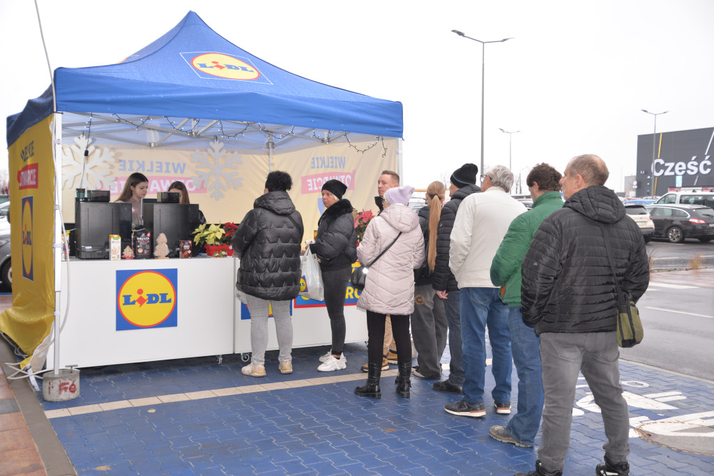 S1 na Zagórskiej. Sklepów przybywa, na parkingu ciasno