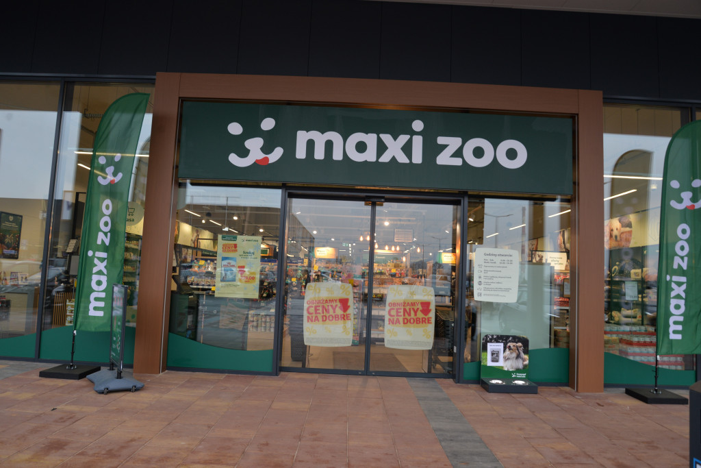 S1 na Zagórskiej. Sklepów przybywa, na parkingu ciasno