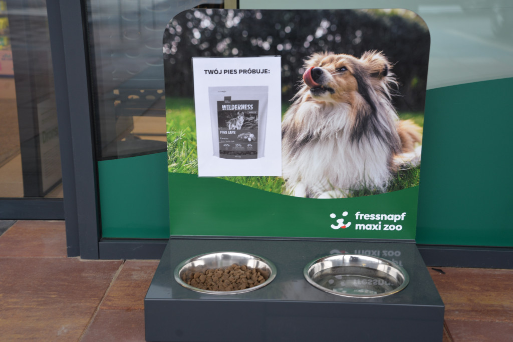 S1 na Zagórskiej. Sklepów przybywa, na parkingu ciasno