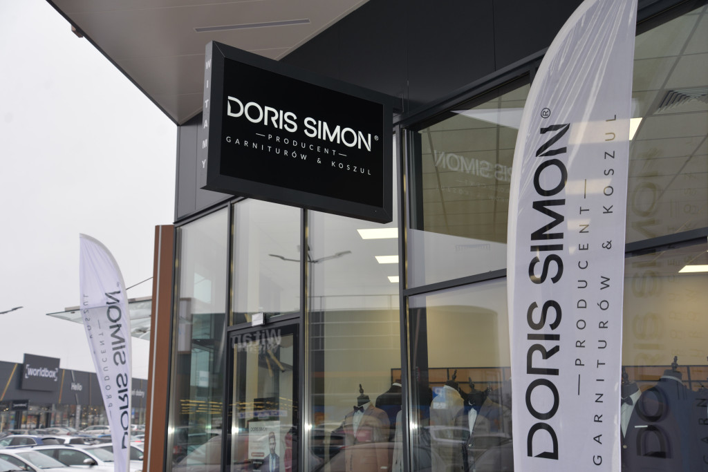 S1 na Zagórskiej. Sklepów przybywa, na parkingu ciasno