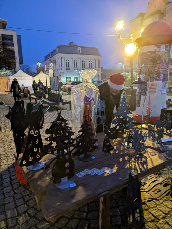 Klimatycznie na rynku w Tarnowskich Górach. Ruszył jarmark!