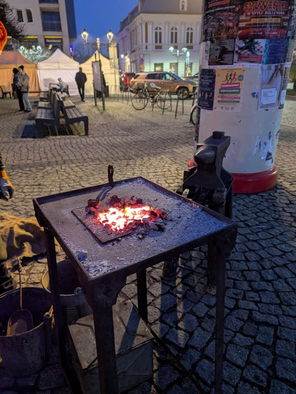 Klimatycznie na rynku w Tarnowskich Górach. Ruszył jarmark!