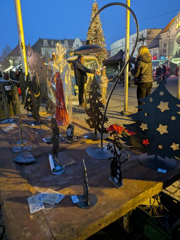 Klimatycznie na rynku w Tarnowskich Górach. Ruszył jarmark!