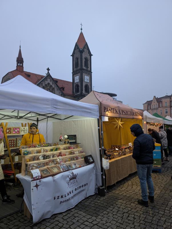Klimatycznie na rynku w Tarnowskich Górach. Ruszył jarmark!