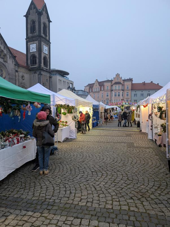 Klimatycznie na rynku w Tarnowskich Górach. Ruszył jarmark!