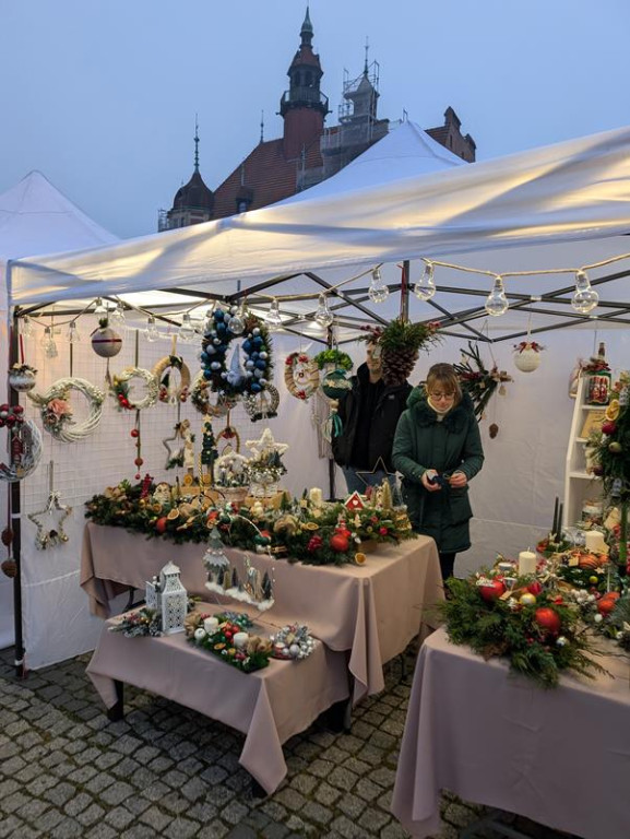 Klimatycznie na rynku w Tarnowskich Górach. Ruszył jarmark!