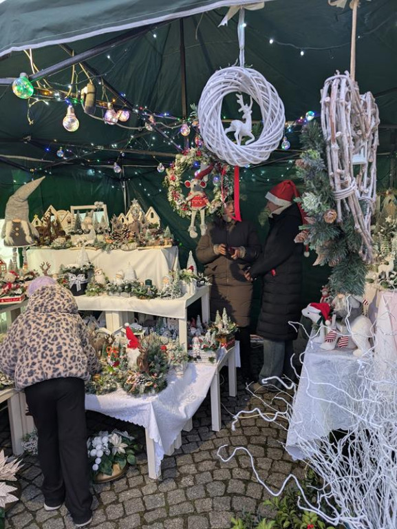 Klimatycznie na rynku w Tarnowskich Górach. Ruszył jarmark!